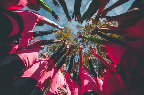 People in pink T-shirts.