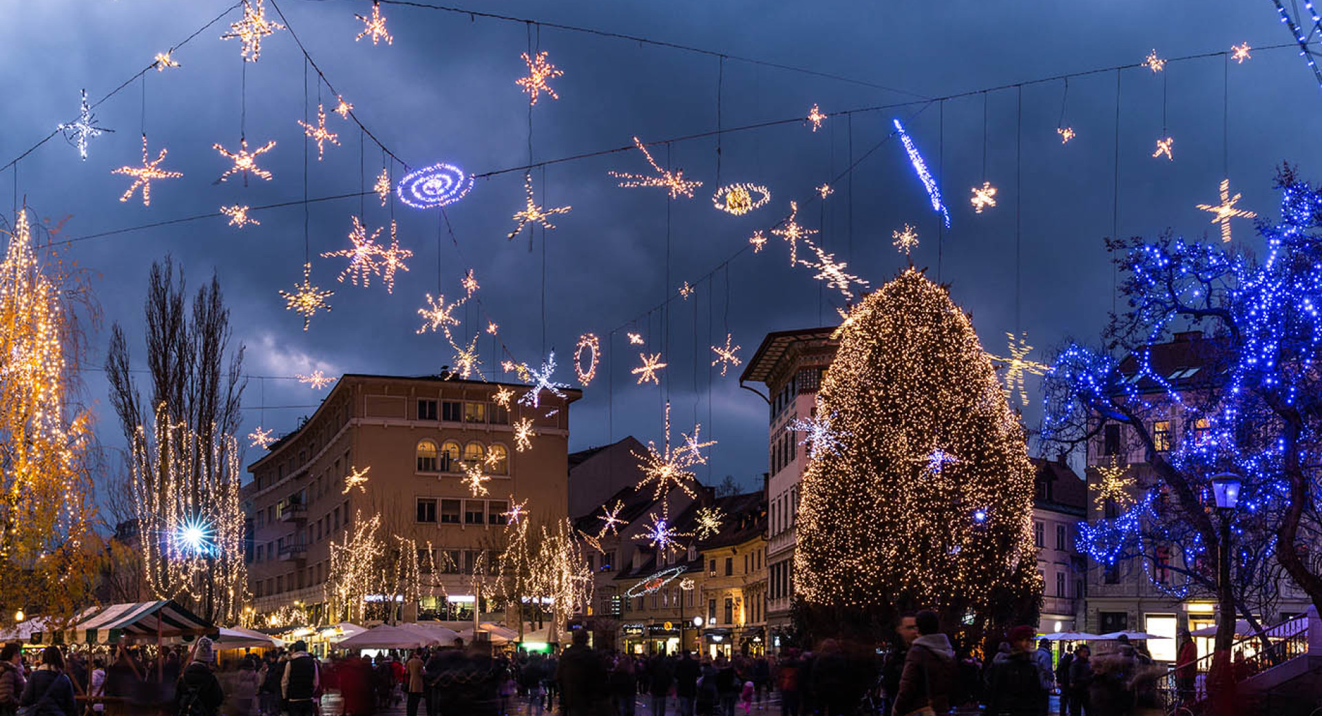 Praznično okrašena Ljubljana.