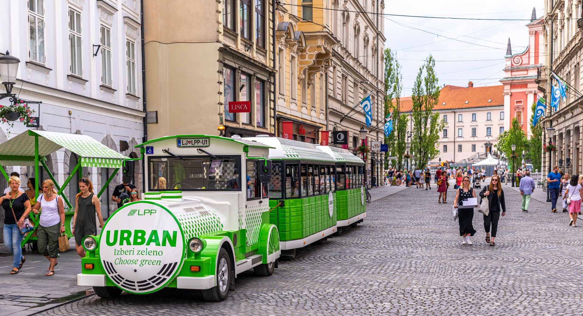 Električni vlakec Urban na Stritarjevi ulici.