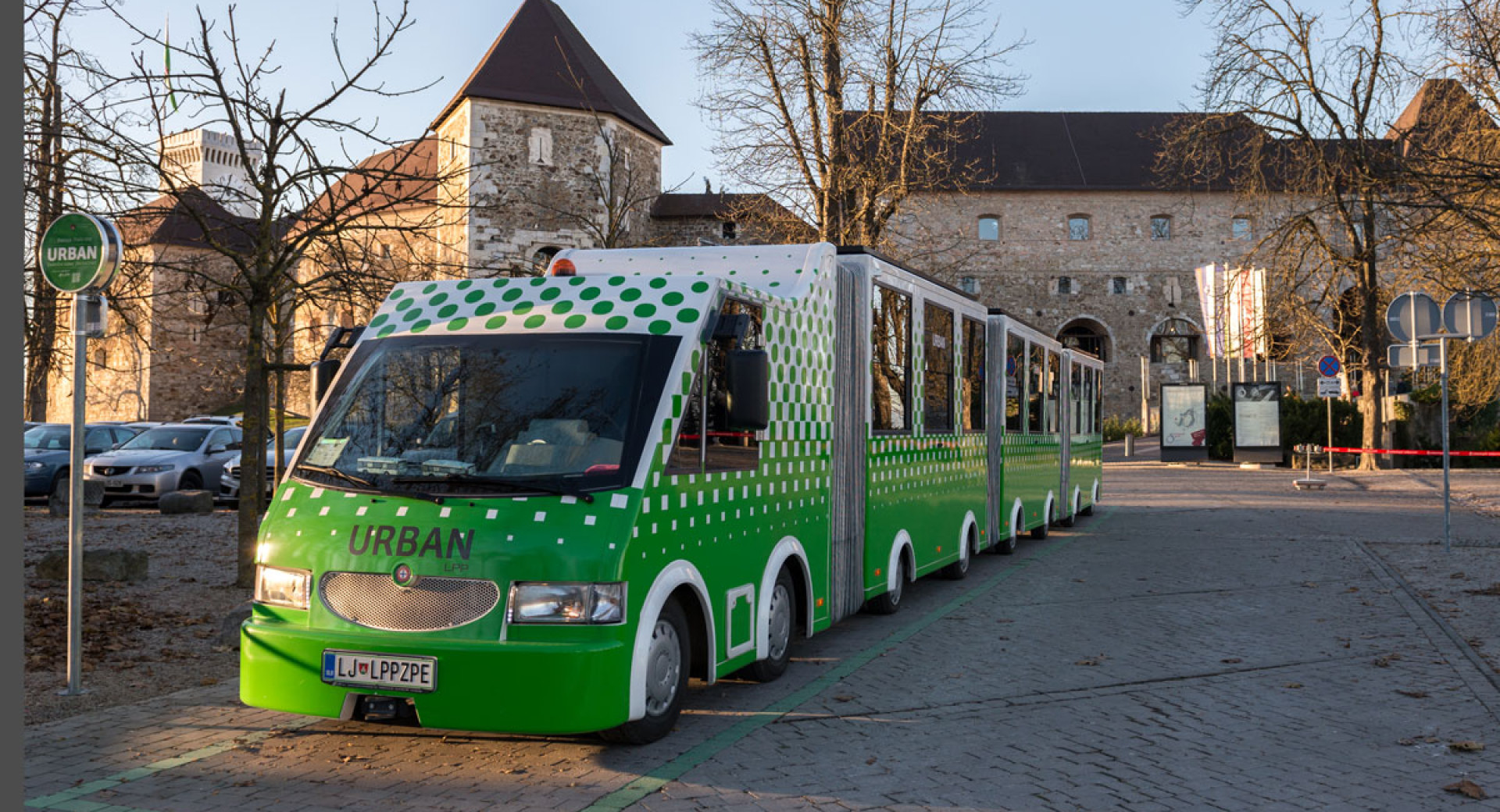 Električni vlakec Urban na Ljubljanskem gradu.