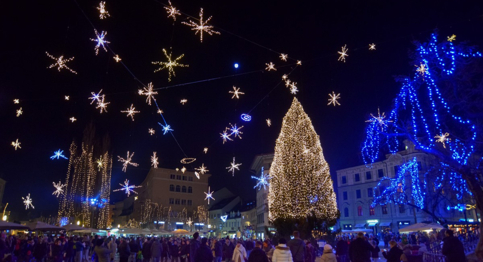 Praznično okrašena Ljubljana.