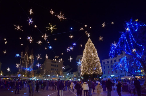 Praznično okrašena Ljubljana.