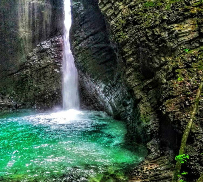 Waterfall between big rocks.