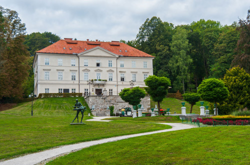 Grad in Park Tivoli.