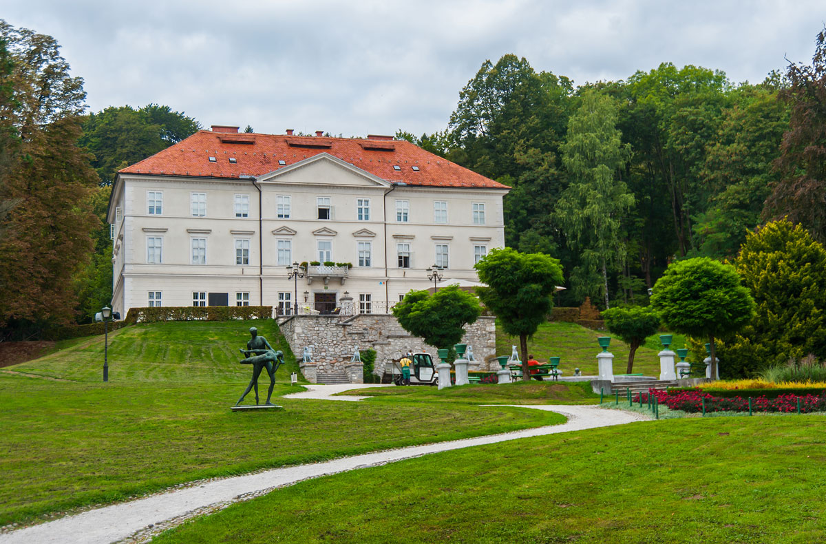 Grad in Park Tivoli.