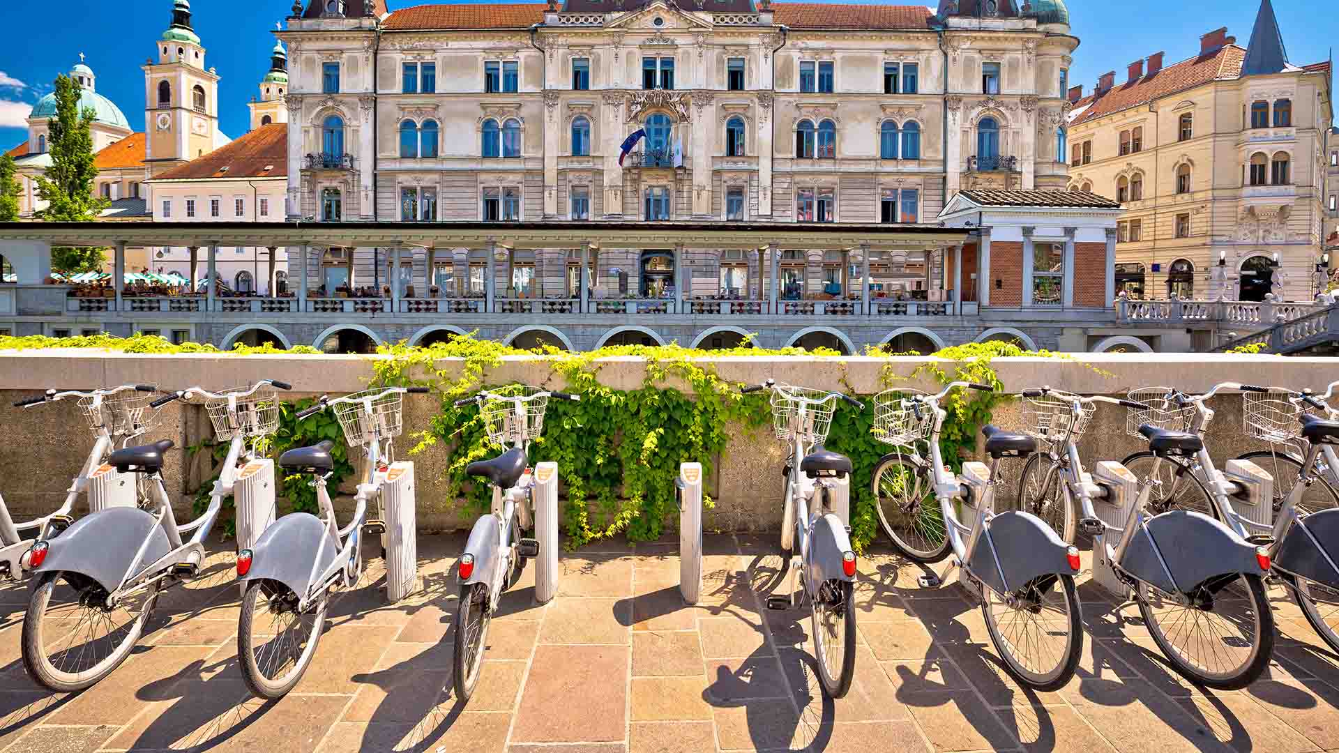 postajalisce Bicikelj Kresija 2016 Mostphotos