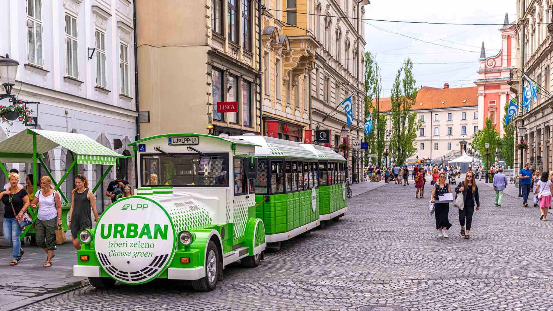 Vlakec Urban na začetni postaji na Stritarjevi ulici.