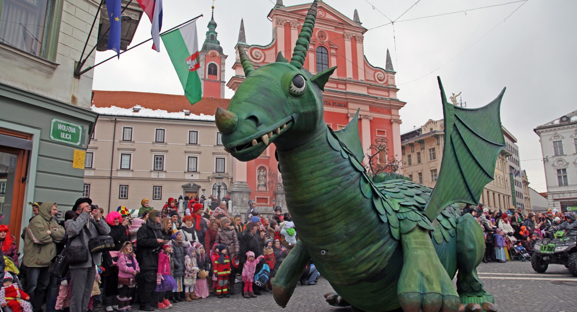 Zmaj na zmajevem karnevalu.