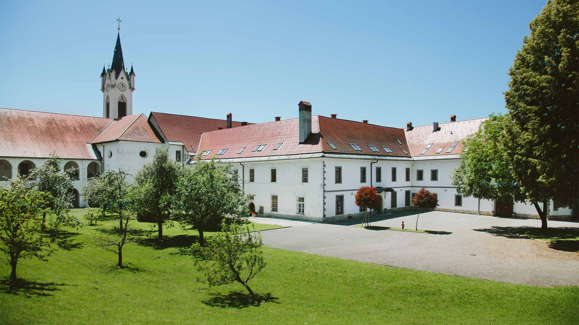 Samostan Mekinje_zunanjost21