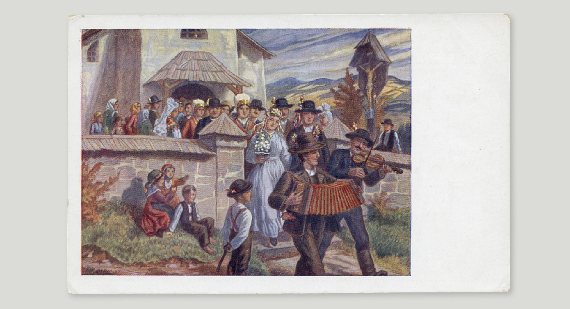 Drawing on a postcard showing the entrance to a church and its wall, from which a newlywed couple emerges with their procession; in front of them walk an accordionist and a violinist, while children play in the meadow nearby.