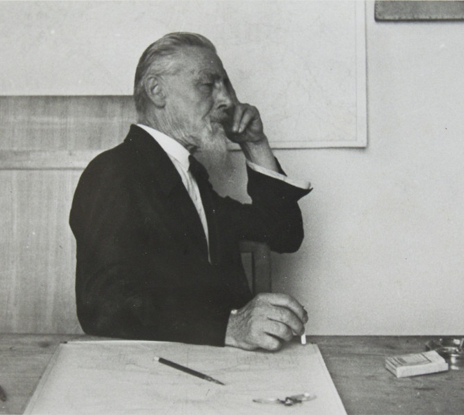 Plecnik v risalnici leta 1942.